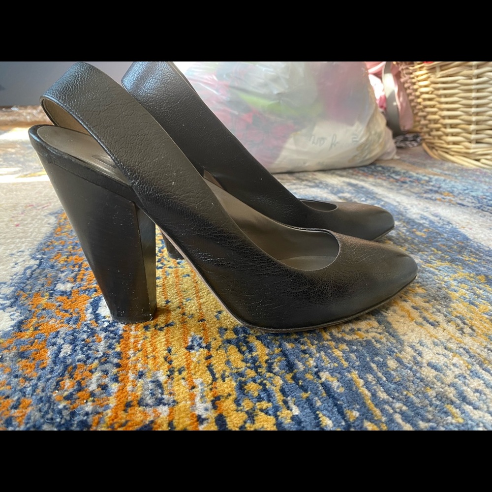 D & G dolce and gabbana black italy black leather pumps heels shoes 39 slingback